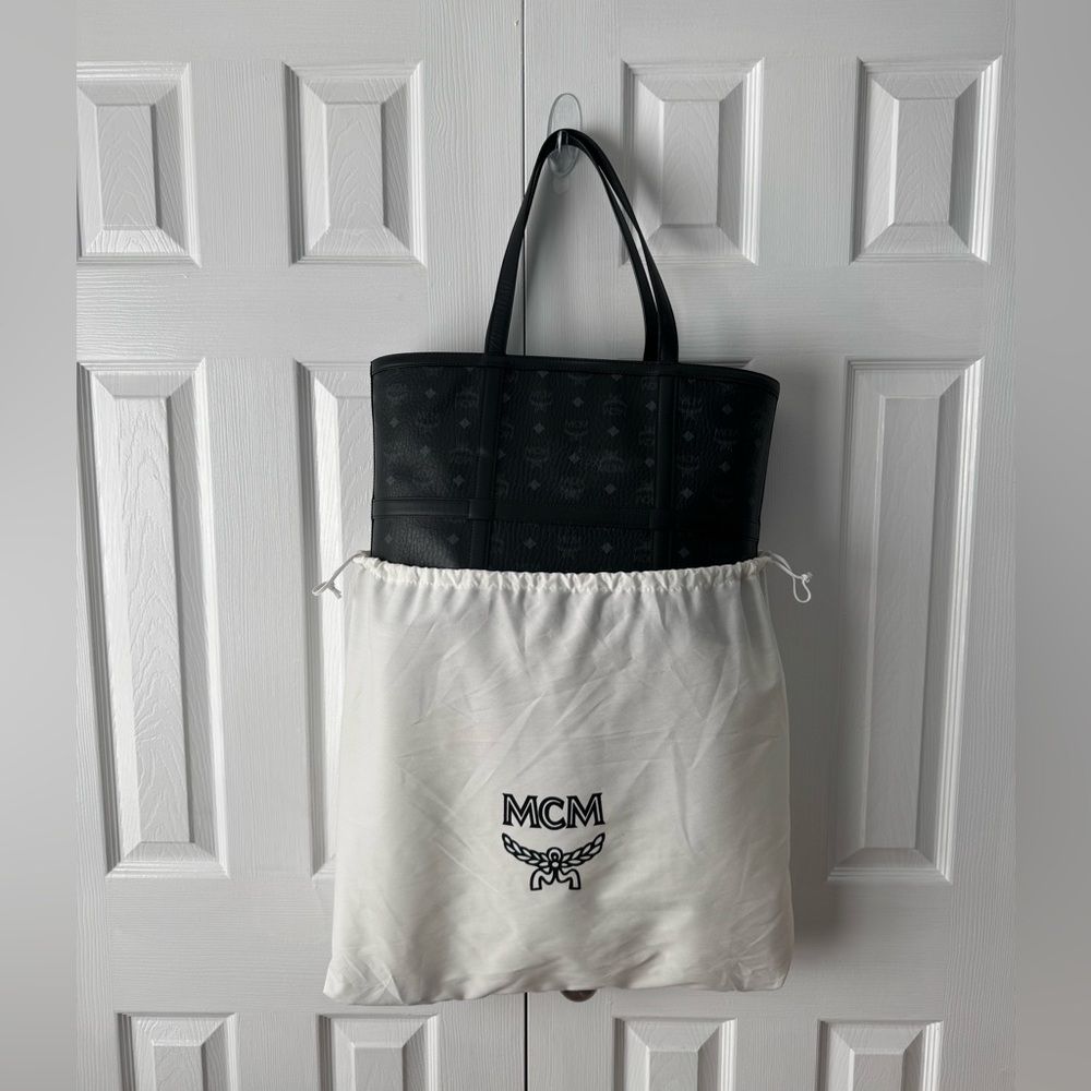 MCM Black & Gray Monogram Logo Tote Bag (medium aren tote black visetos) rare